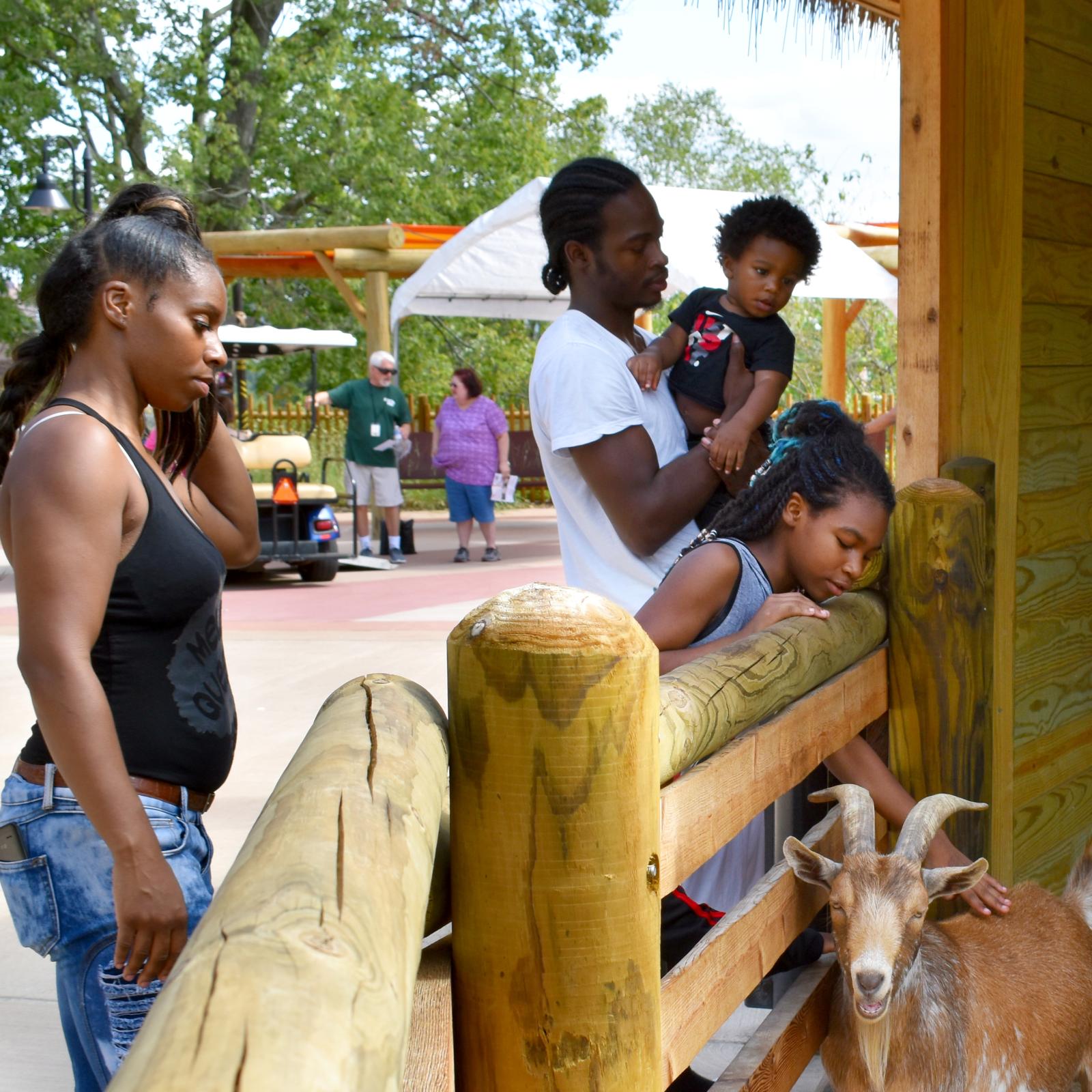 akron zoo community days